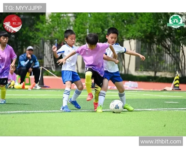 宝中足球：探索青少年足球发展的新机遇与挑战